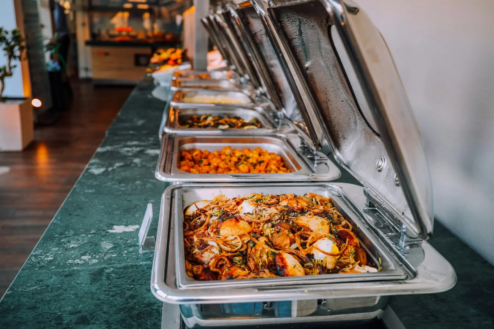 Feestelijk buffet bij catering op locatie