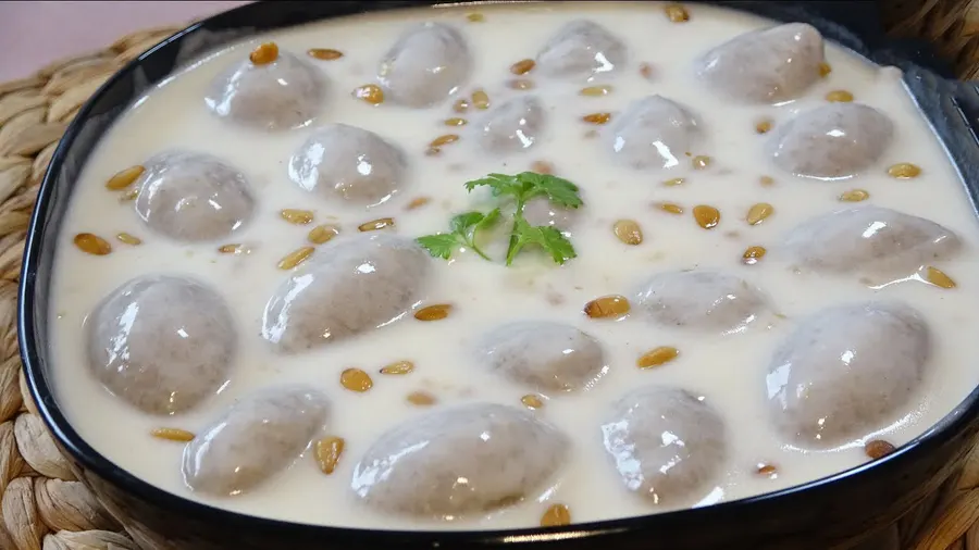 Labaniya – yoghurtsaus met kibbeh, Syrische catering
